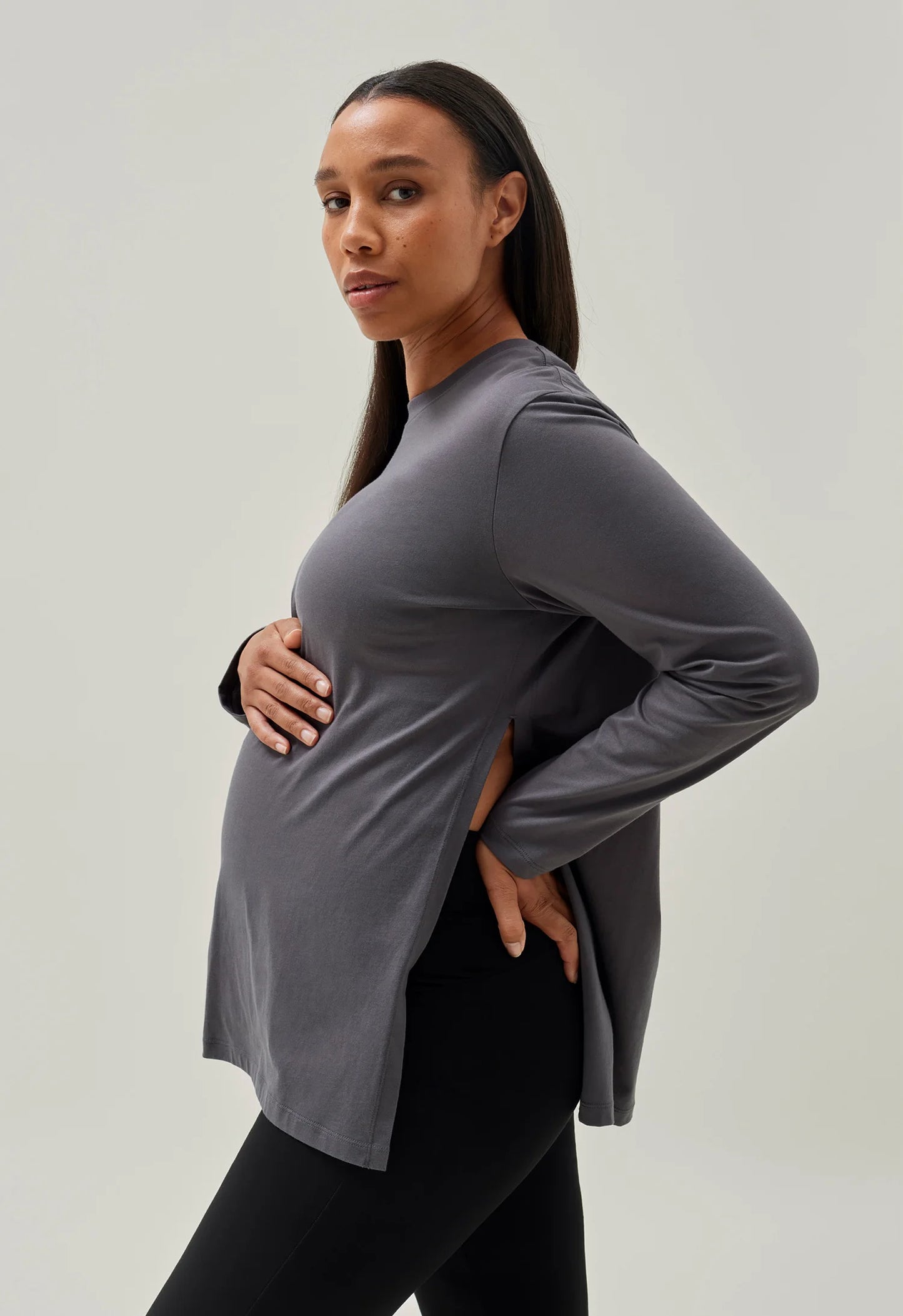 Long-sleeve shirt for pregnant and breastfeeding women