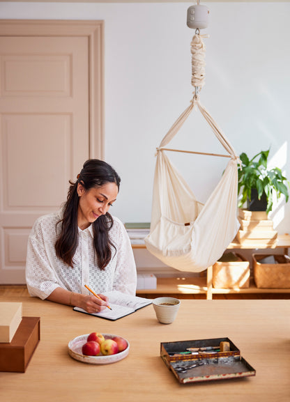 MEMBANTU baby hammock
