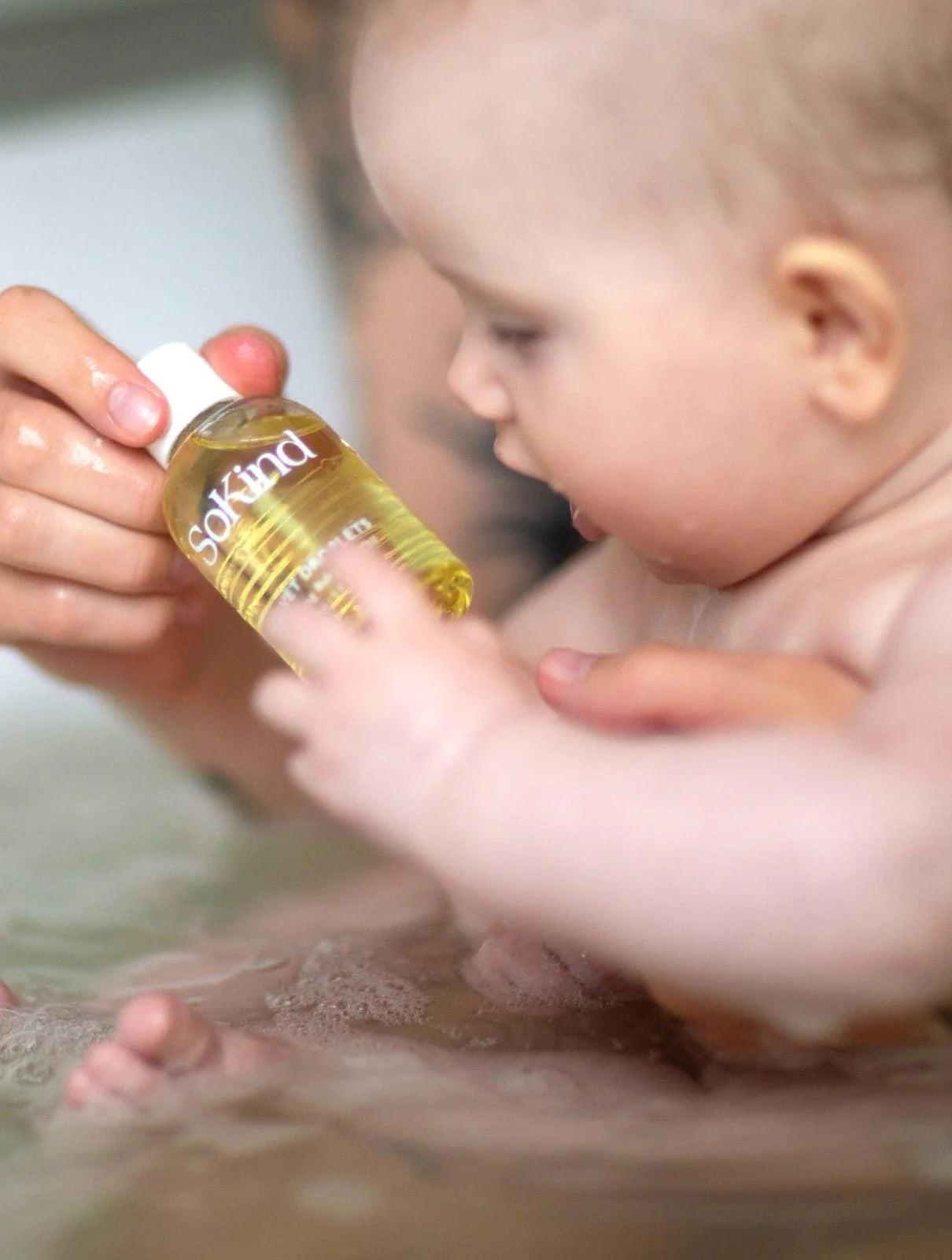 VELVET DROPLETS maitinamasis vonios aliejus kūdikiams